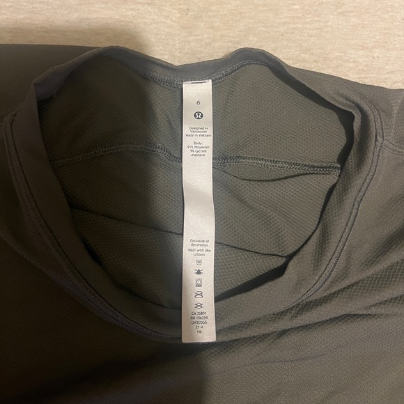 Lululemon T-Shirt - Picture 4 of 7